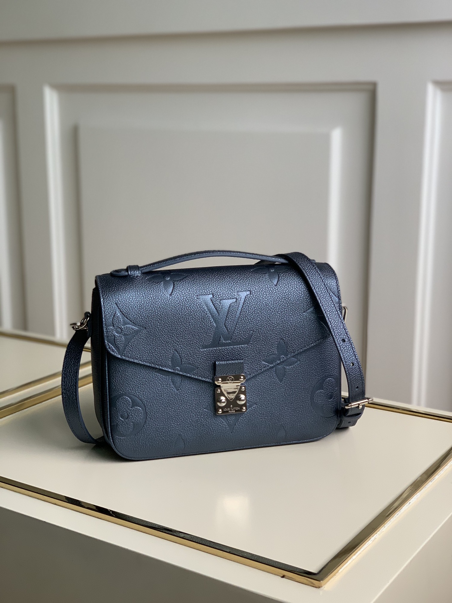 Louis Vuitton LV Pochette Metis bag M59211蓝色