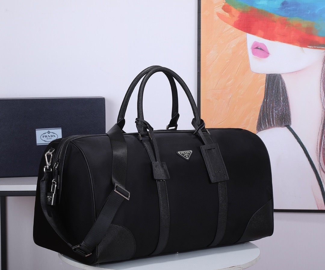Prada Pra 旅行袋 手提包，采用 防水布材质，手感超好 质量 做工 电镀五金 品质 高端货