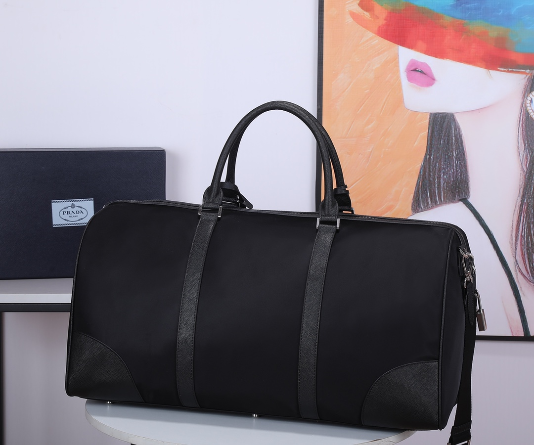 Prada Pra 旅行袋 手提包，采用 防水布材质，手感超好 质量 做工 电镀五金 品质 高端货