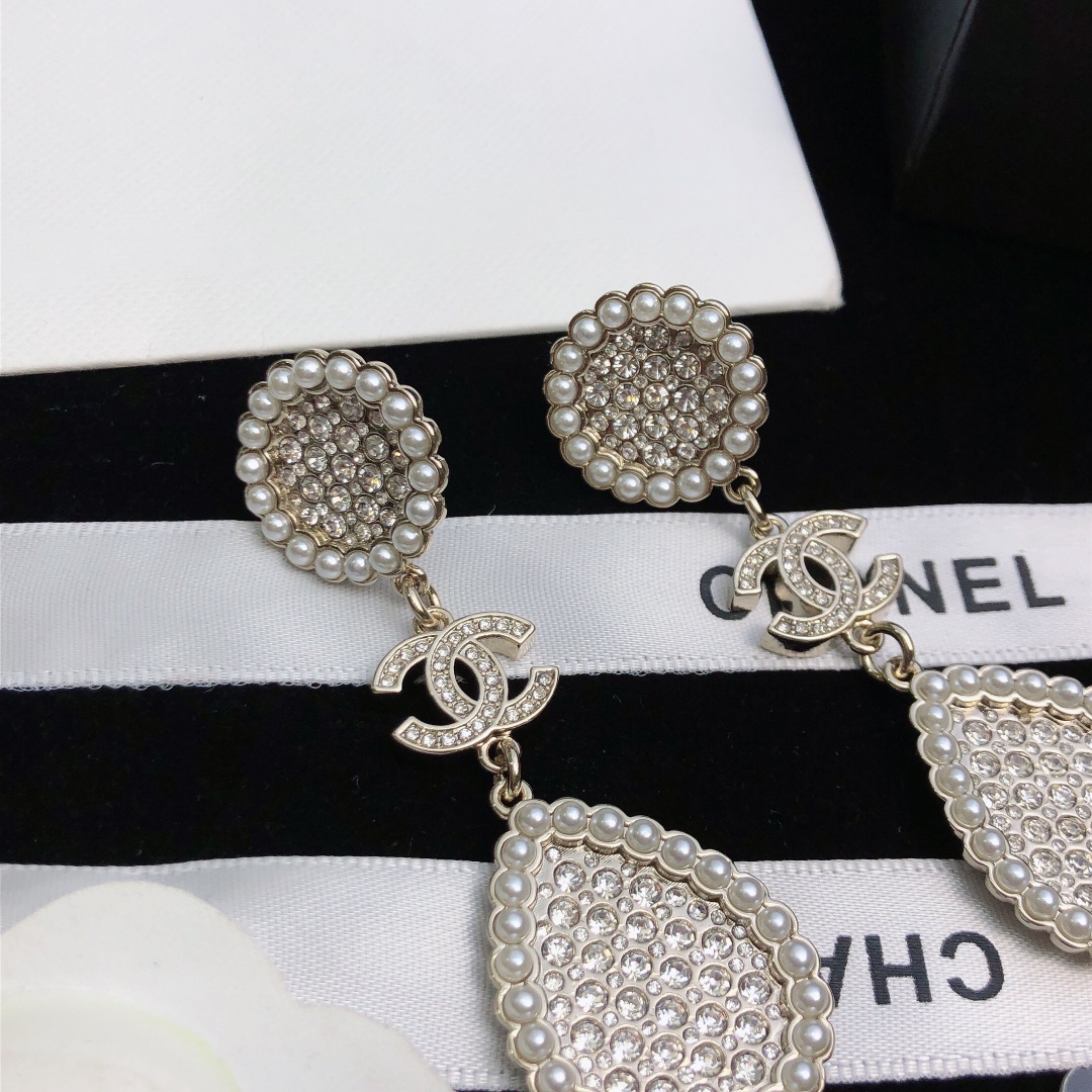 💝💝💝【Chanel香奈儿】耳钉 小香珍珠耳环热销款 市面最高版本！专柜1:1款式开模 专柜原版、香奈儿