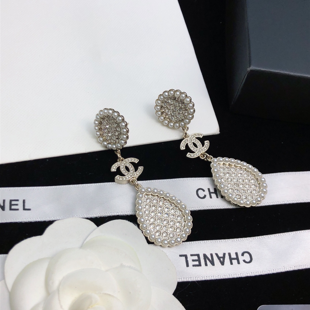 💝💝💝【Chanel香奈儿】耳钉 小香珍珠耳环热销款 市面最高版本！专柜1:1款式开模 专柜原版、香奈儿