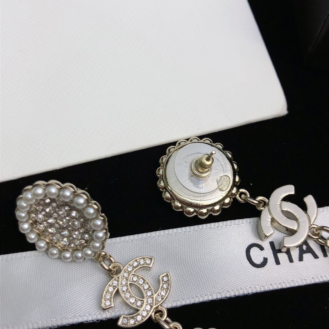 💝💝💝【Chanel香奈儿】耳钉 小香珍珠耳环热销款 市面最高版本！专柜1:1款式开模 专柜原版、香奈儿