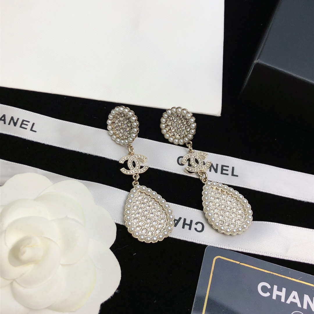 💝💝💝【Chanel香奈儿】耳钉 小香珍珠耳环热销款 市面最高版本！专柜1:1款式开模 专柜原版、香奈儿