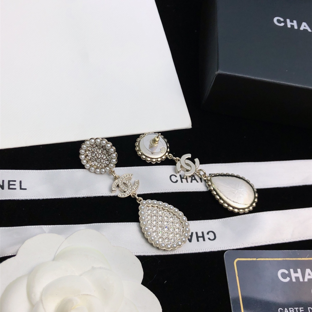 💝💝💝【Chanel香奈儿】耳钉 小香珍珠耳环热销款 市面最高版本！专柜1:1款式开模 专柜原版、香奈儿