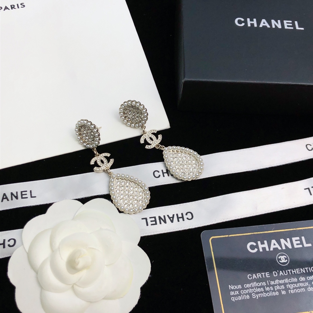 💝💝💝【Chanel香奈儿】耳钉 小香珍珠耳环热销款 市面最高版本！专柜1:1款式开模 专柜原版、香奈儿
