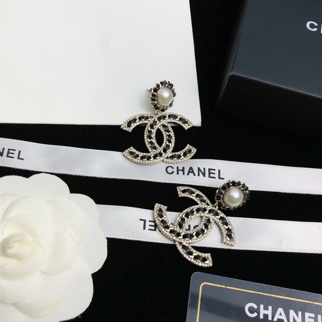 💝💝💝【Chanel香奈儿】耳钉 小香珍珠耳环热销款 市面最高版本！专柜1:1款式开模 专柜原版、香奈儿