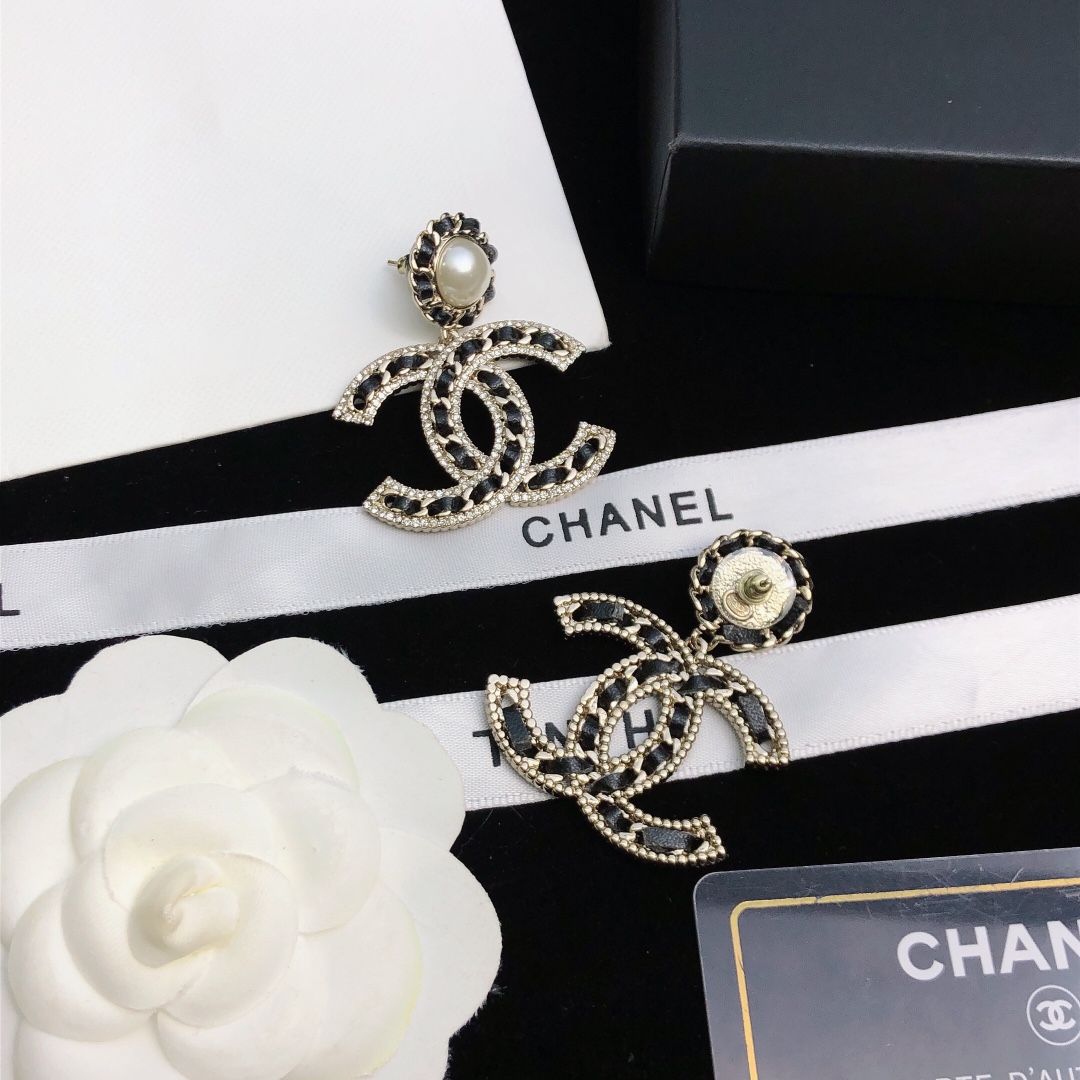 💝💝💝【Chanel香奈儿】耳钉 小香珍珠耳环热销款 市面最高版本！专柜1:1款式开模 专柜原版、香奈儿