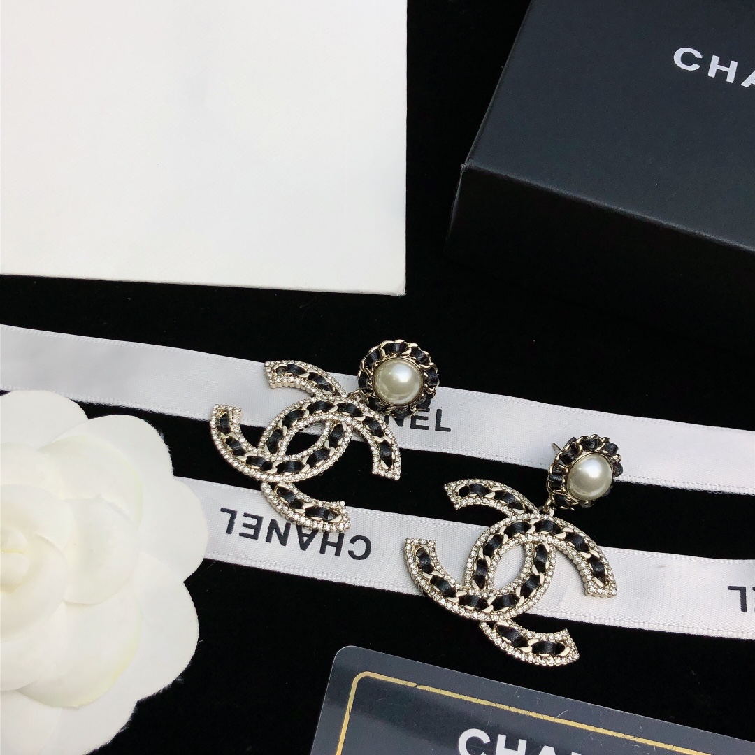 💝💝💝【Chanel香奈儿】耳钉 小香珍珠耳环热销款 市面最高版本！专柜1:1款式开模 专柜原版、香奈儿