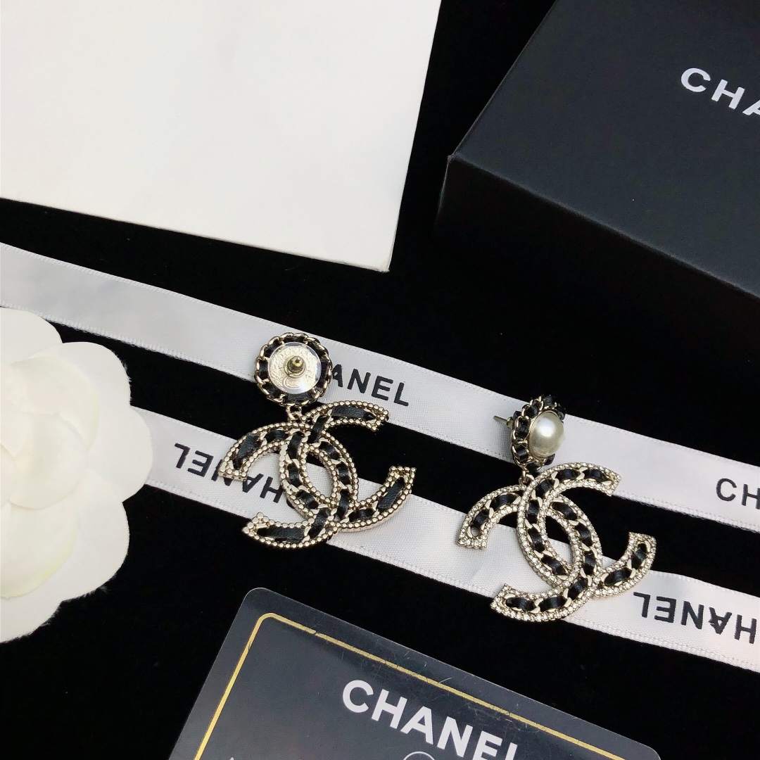 💝💝💝【Chanel香奈儿】耳钉 小香珍珠耳环热销款 市面最高版本！专柜1:1款式开模 专柜原版、香奈儿