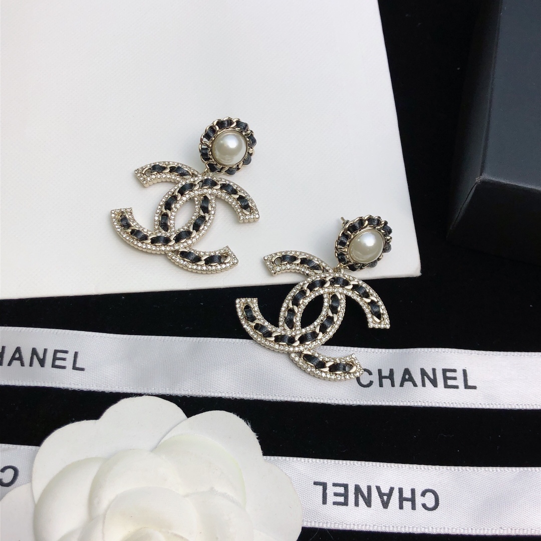 💝💝💝【Chanel香奈儿】耳钉 小香珍珠耳环热销款 市面最高版本！专柜1:1款式开模 专柜原版、香奈儿