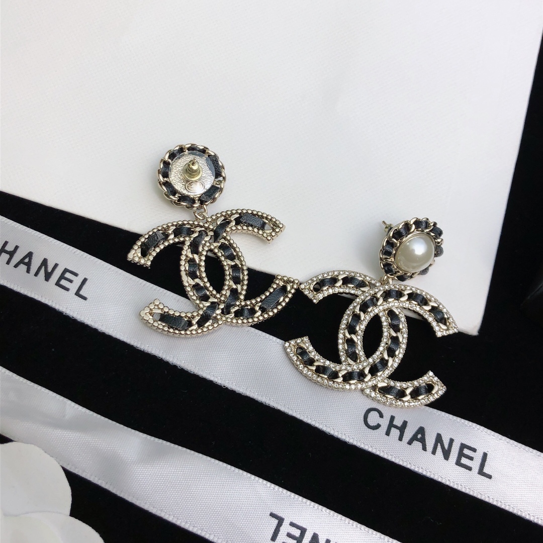 💝💝💝【Chanel香奈儿】耳钉 小香珍珠耳环热销款 市面最高版本！专柜1:1款式开模 专柜原版、香奈儿