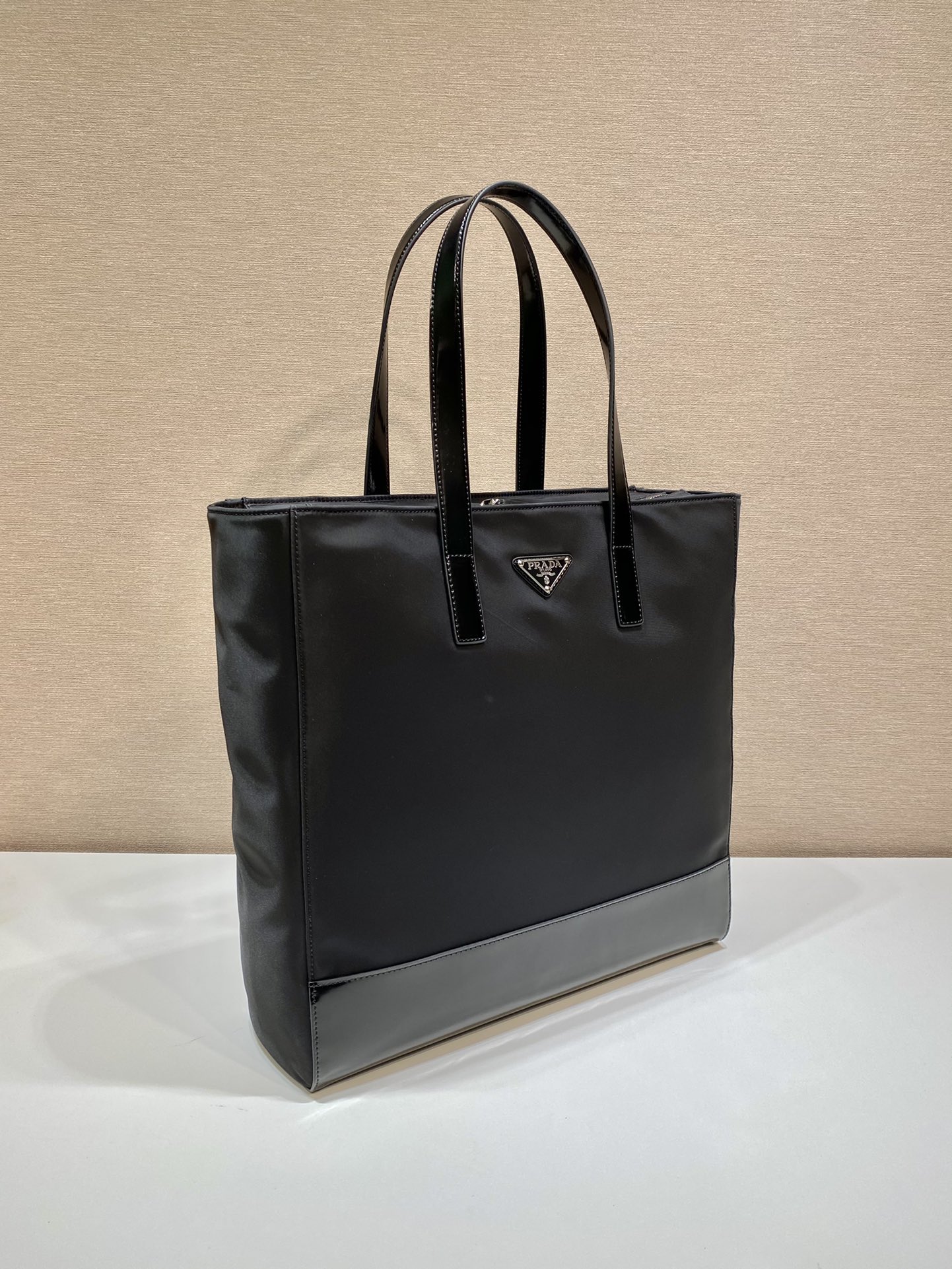 PRADA普拉达尼龙布料新款托特包2VG071