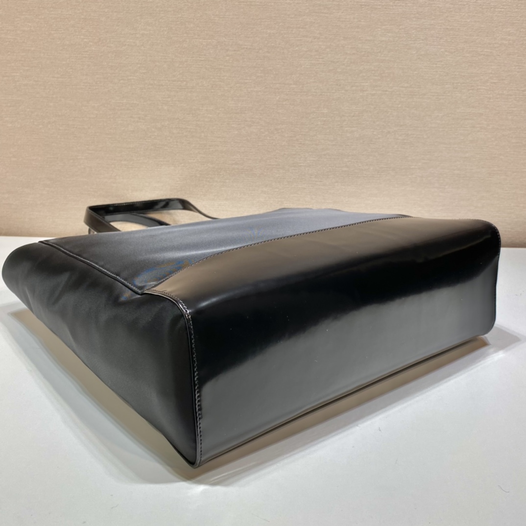 PRADA普拉达尼龙布料新款托特包2VG071