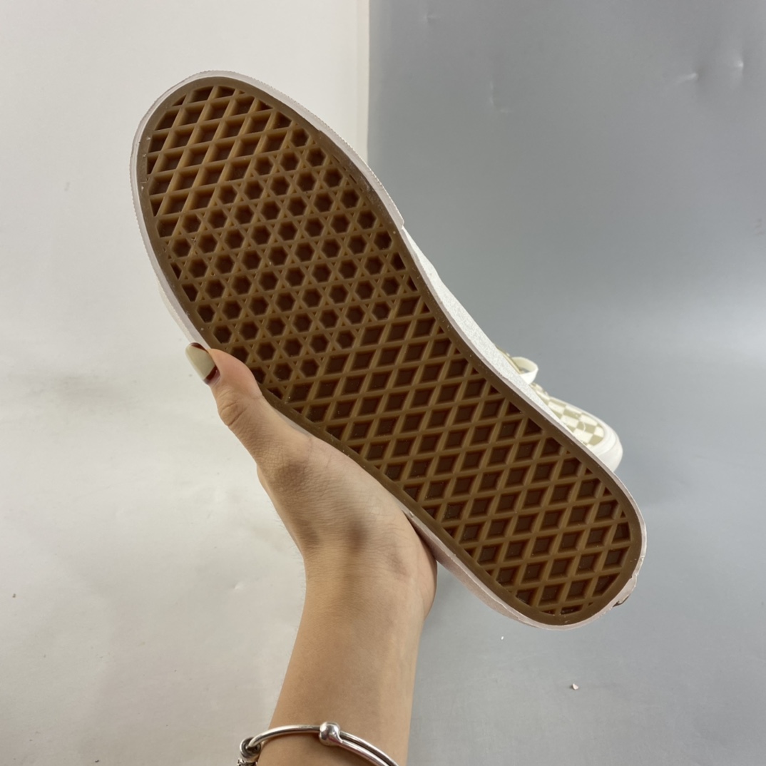 P150  Vans  SKate SK8-Hi 奶茶色格子高帮职业滑板鞋 VN0A4U169F01
