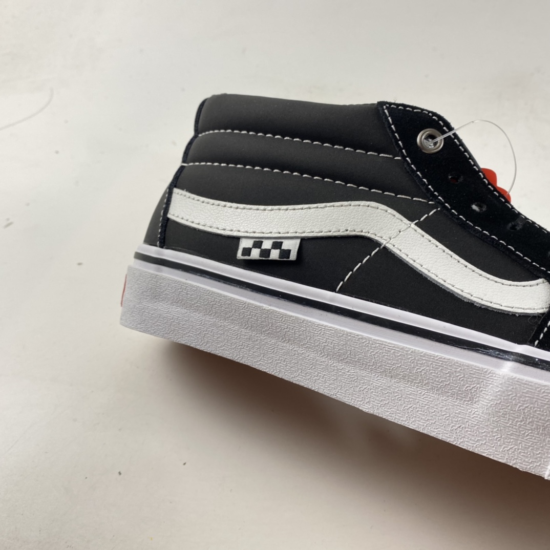P160  Vans  SKate  SK8-Mid黑白经典中帮侧边棋盘格麂皮帆布滑板鞋款 VN0A5FCG625