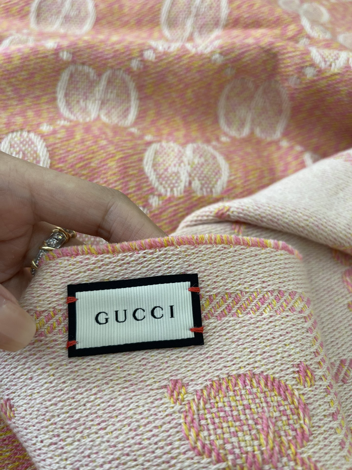 GUCCI古驰双G字母交织图案100%羊毛双面围巾627011