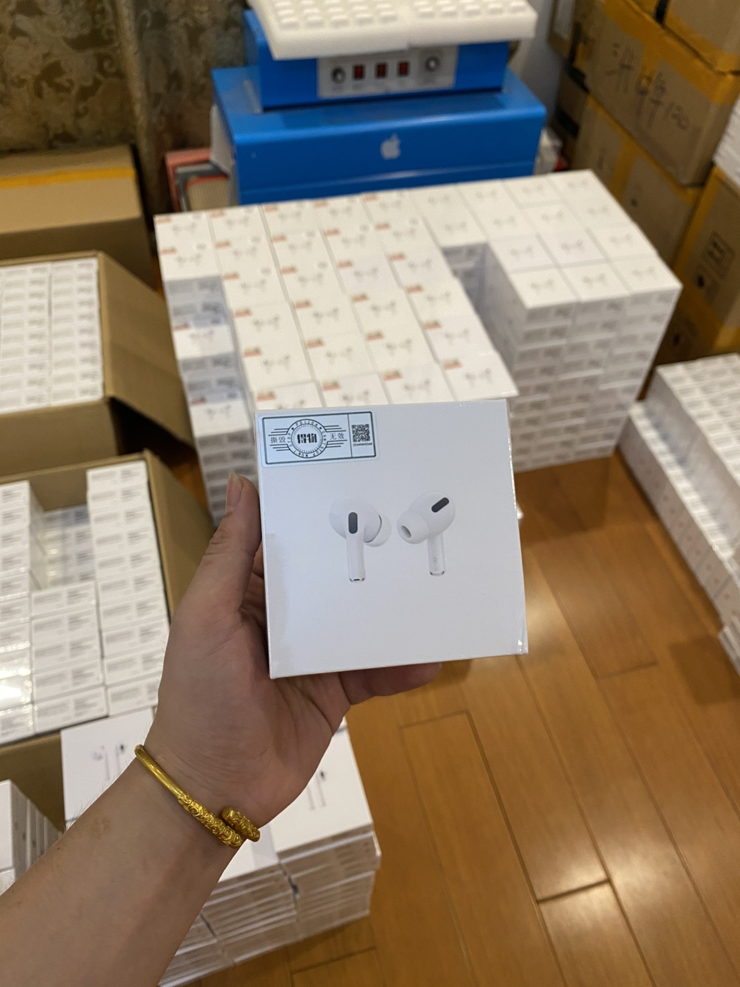 苹果AirPodsPro ln毒版 本地💰190 带全套得物配件