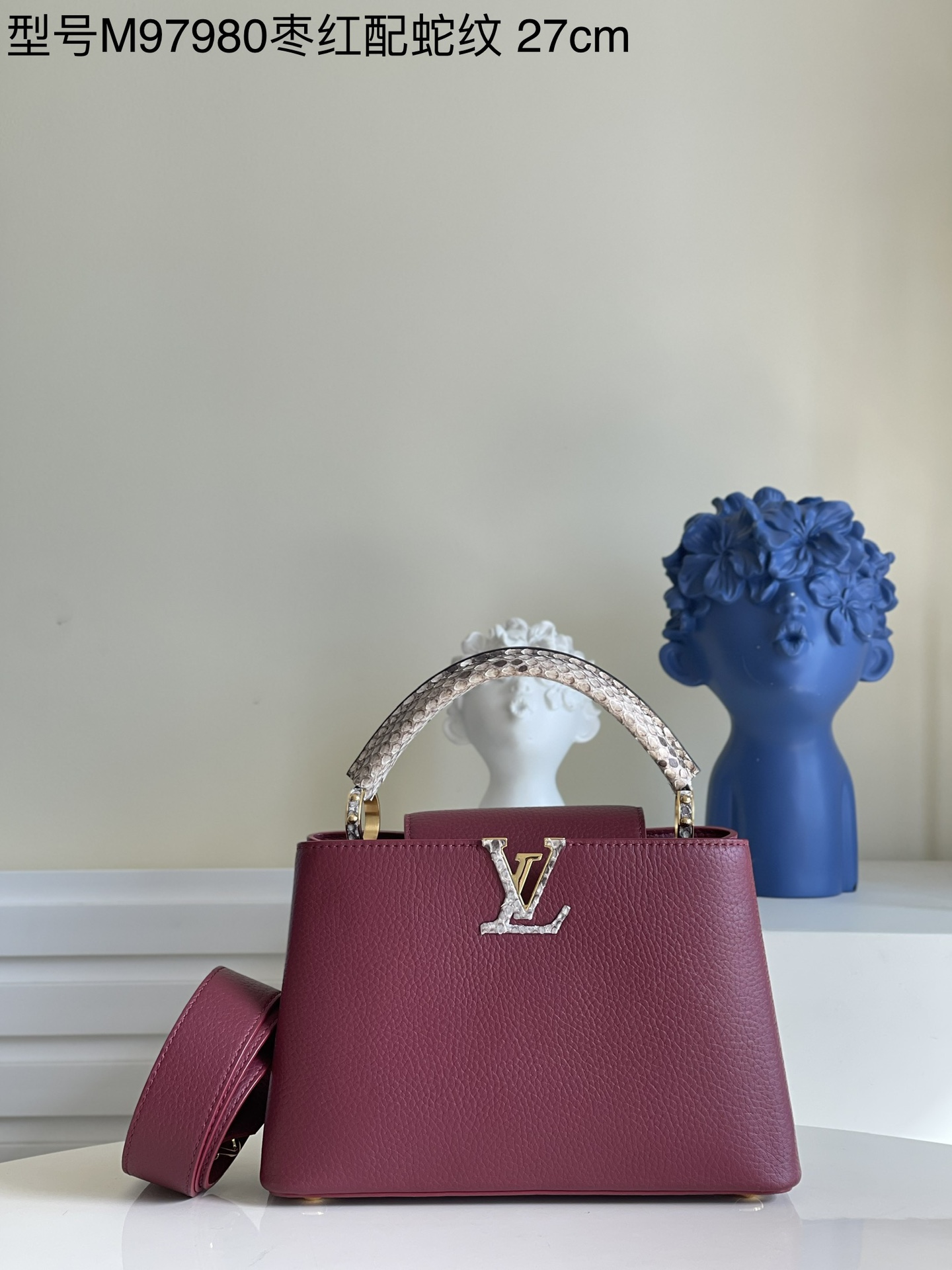 NO:397875,[Exclusive real photo of M97980 maroon with snake pattern, small trumpet] Capucines BB handbag imported from France, shiny metal trim, unique Capucines cover can be included in the bag to display letter logos, and can be turned outward. It presents Monogram Flower pattern size: 27 x 18 x 9cm kl.,LV [original leather],louis vuitton,cowhide19860909【独家实拍M97980枣红配蛇纹 小号】 Capucines BB手袋 法国进口小牛皮,闪亮的金属饰件,特有的Capucines搭盖既可收入包内展示字母标识,又可外翻 呈现Monogram Flower图案 size:27 x 18 x 9cm kl.,LV【原厂皮】,louis vuitton,cowhide,Bag