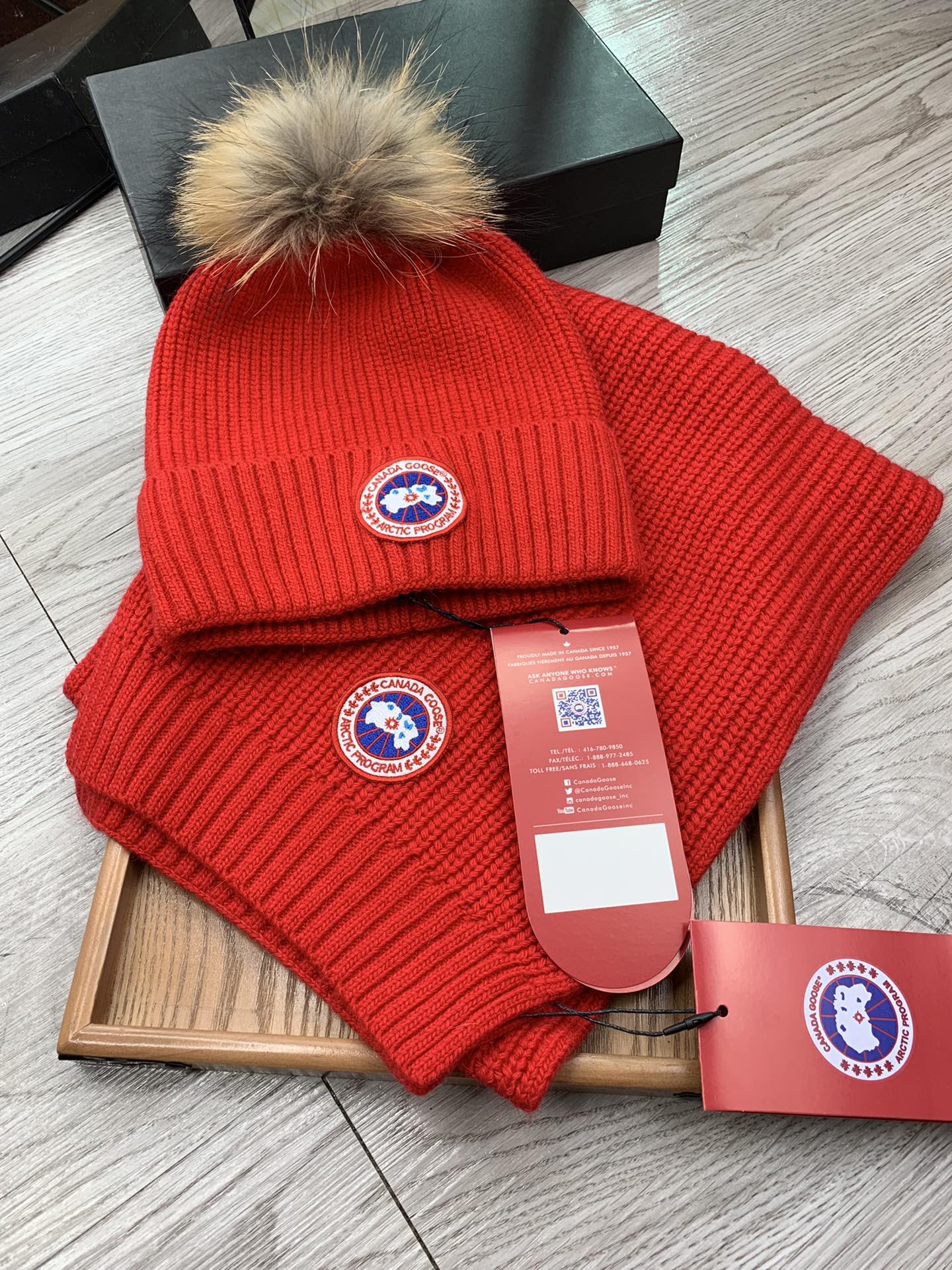 “Warm Canadian Geese Hat and Scarf Set in Wool and Rabbit Material”
