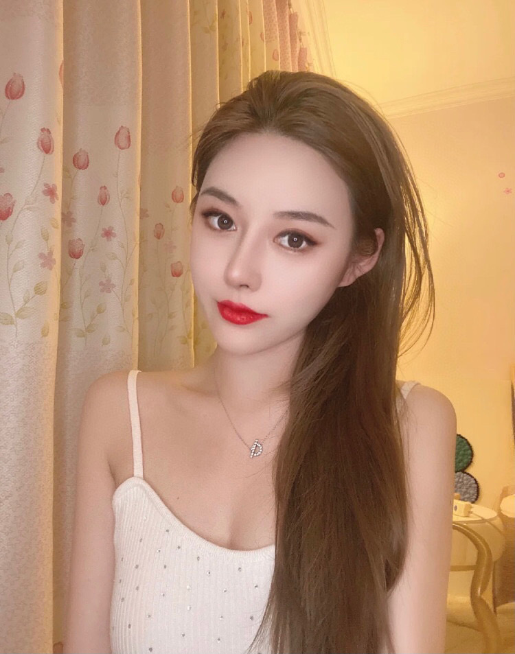 NO:102178,Full-diamond pig nose necklace. Wearing renderings, Hermes necklace, hermes, necklace19860909满钻猪鼻子项链.佩戴效果图,爱马仕项链,hermes,necklace,Jewelry