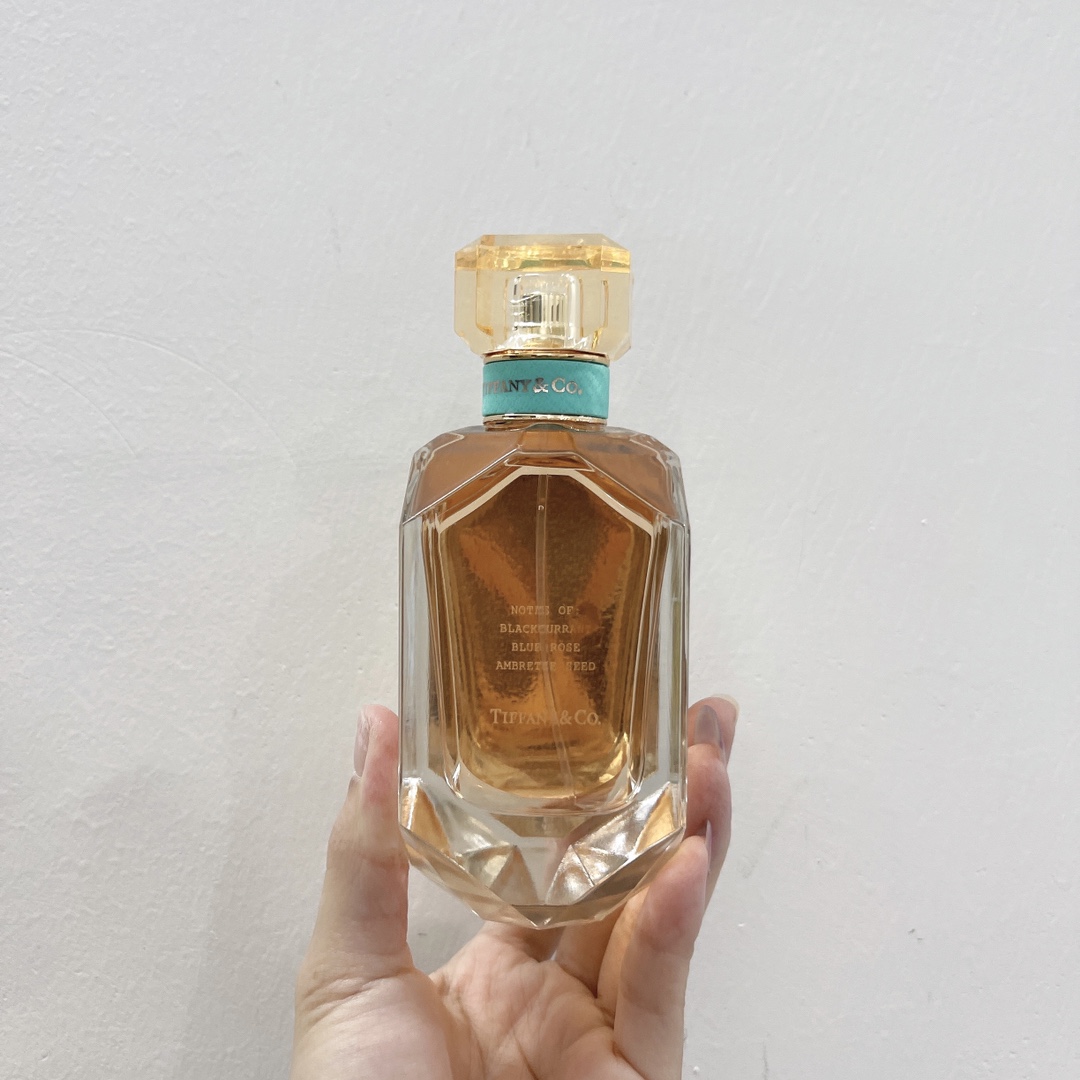 Tiffany & Co. Rose Gold Eau de Parfum, 75ml - A Luminous Floral Fragrance 6 i1634529008 5899 4