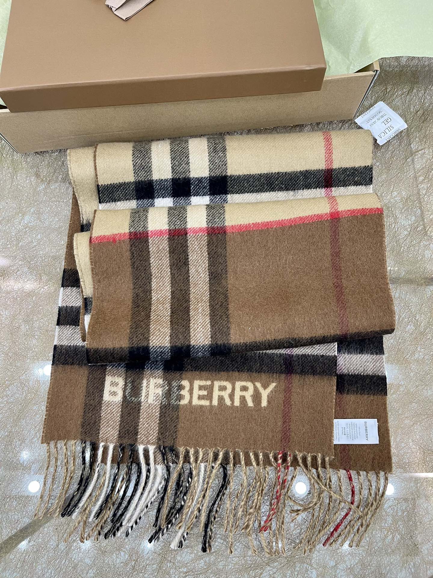 Burberry巴宝莉双色对比格纹羊绒围巾