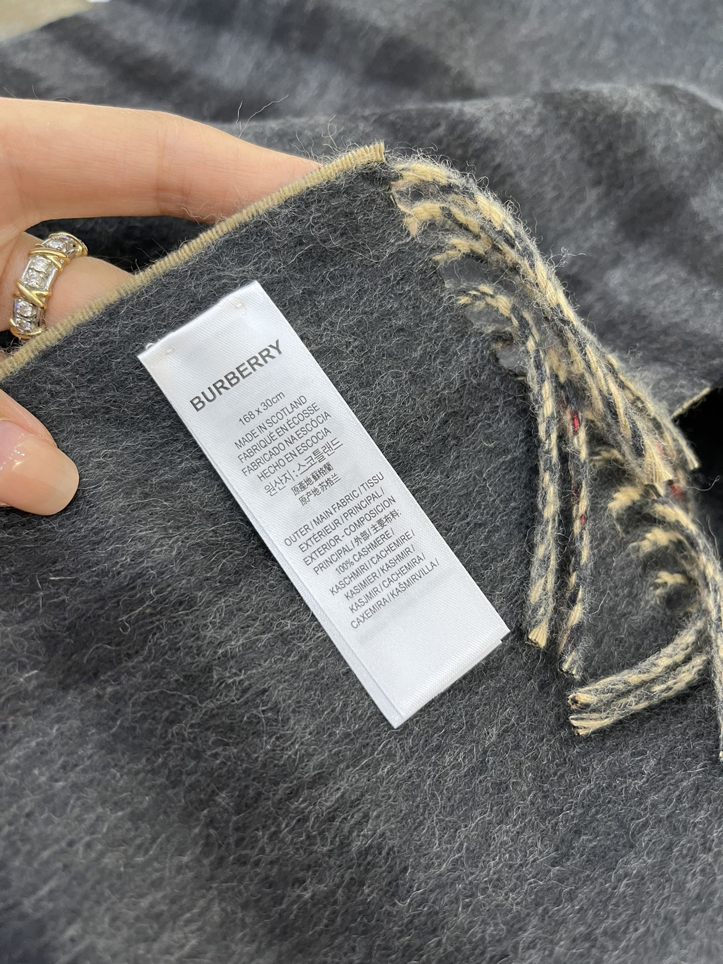 Burberry巴宝莉双色对比格纹羊绒围巾