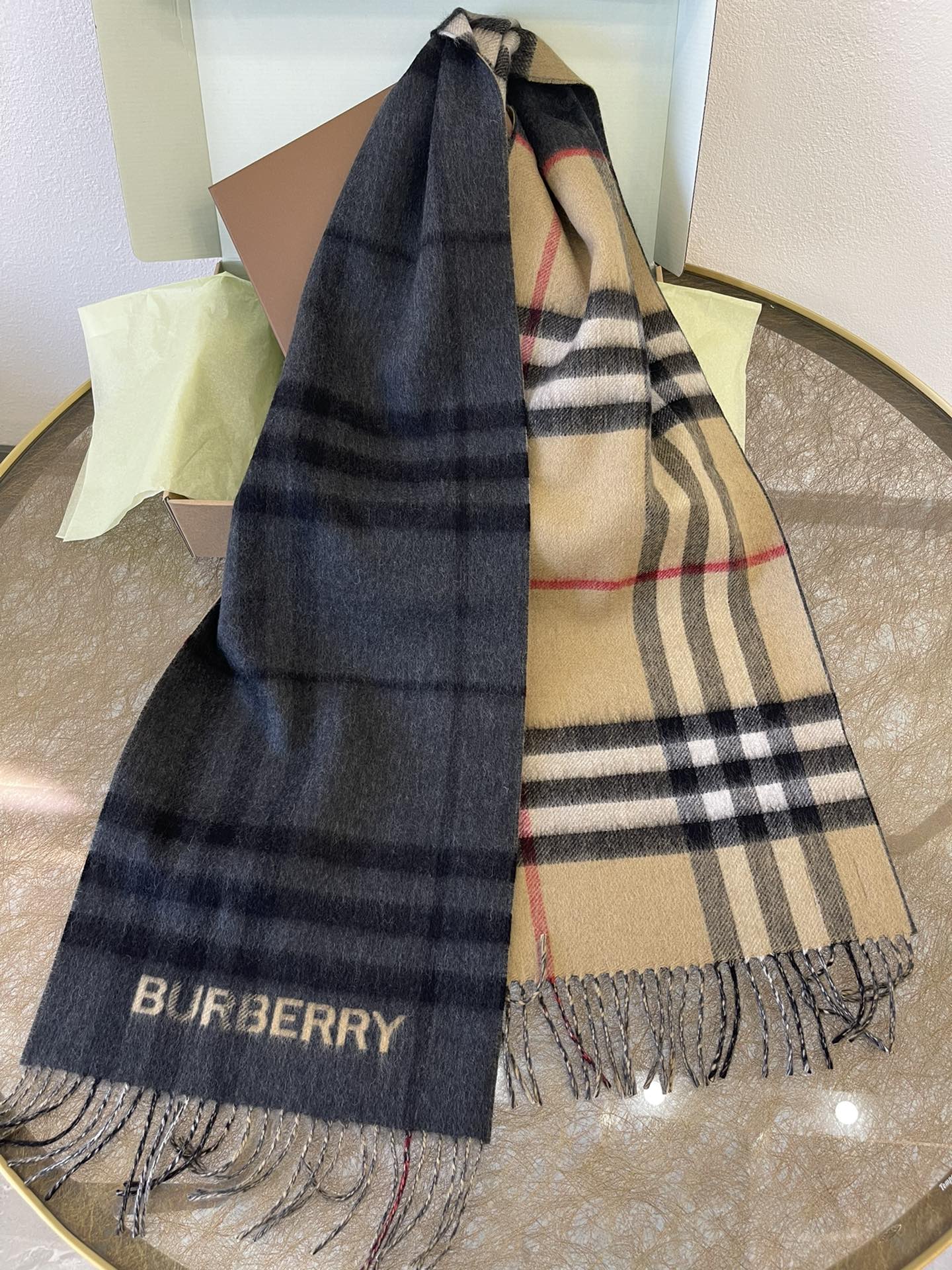 Burberry巴宝莉双色对比格纹羊绒围巾
