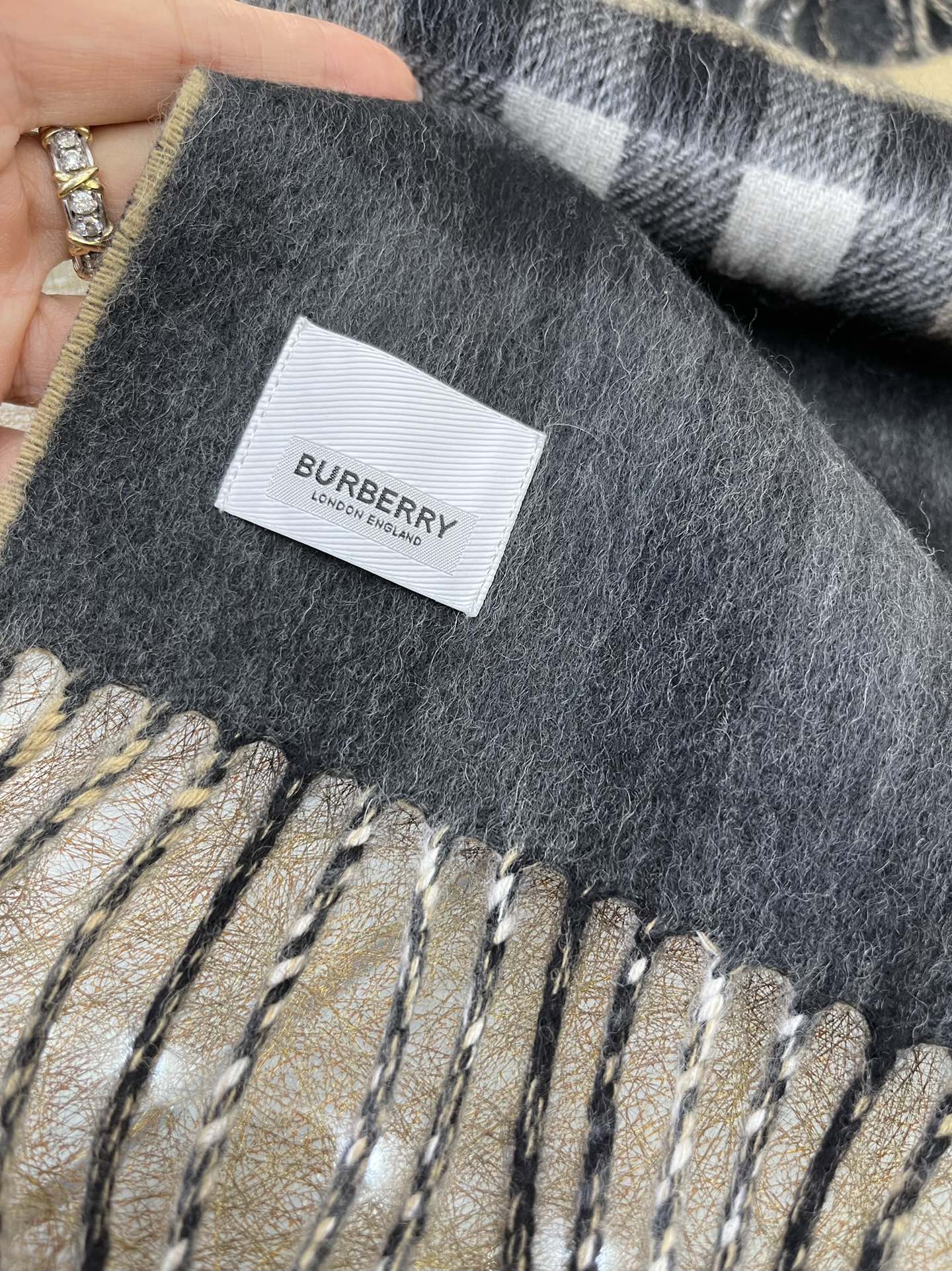Burberry巴宝莉双色对比格纹羊绒围巾