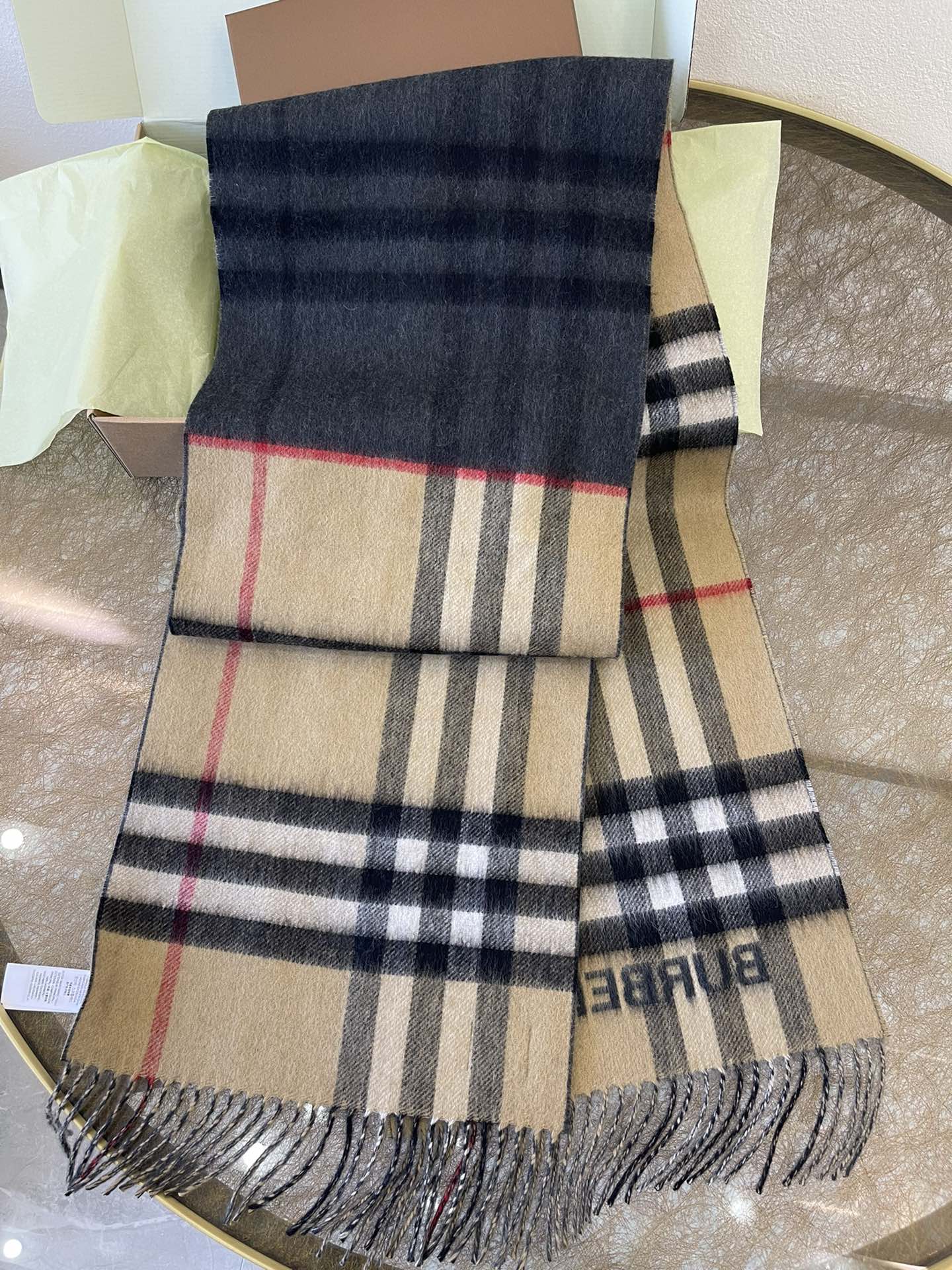 Burberry巴宝莉双色对比格纹羊绒围巾