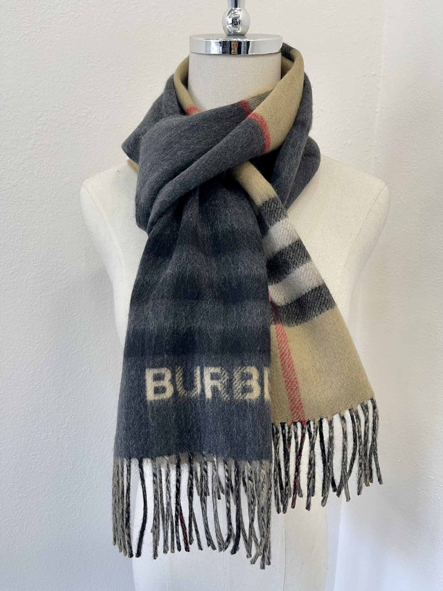 Burberry巴宝莉双色对比格纹羊绒围巾