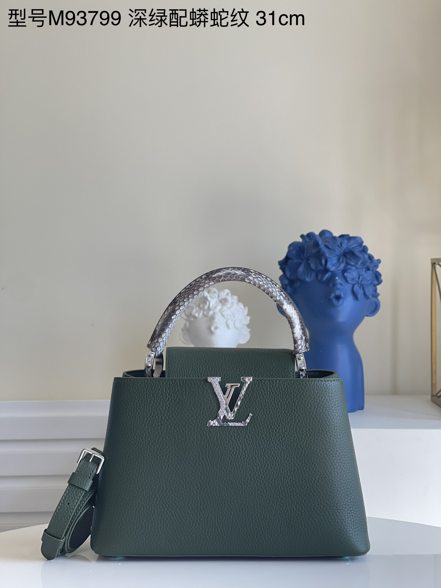 NO:397879,【Exclusive real photo of M93799 dark green with python pattern medium size】 Capucines MM handbag imported from France, shiny metal trim, unique Capucines cover can be included in the bag to display letter logos, and can be turned outward, presenting Monogram Flower pattern size: 31.5 x 20 x 11cm kl.,LV【original leather】,louis vuitton,cowhide19860909【独家实拍M93799深绿配蟒蛇纹 中号】 Capucines MM手袋 法国进口小牛皮,闪亮的金属饰件,特有的Capucines搭盖既可收入包内展示字母标识,又可外翻 呈现Monogram Flower图案 size:31.5 x 20 x 11cm kl.,LV【原厂皮】,louis vuitton,cowhide,Bag