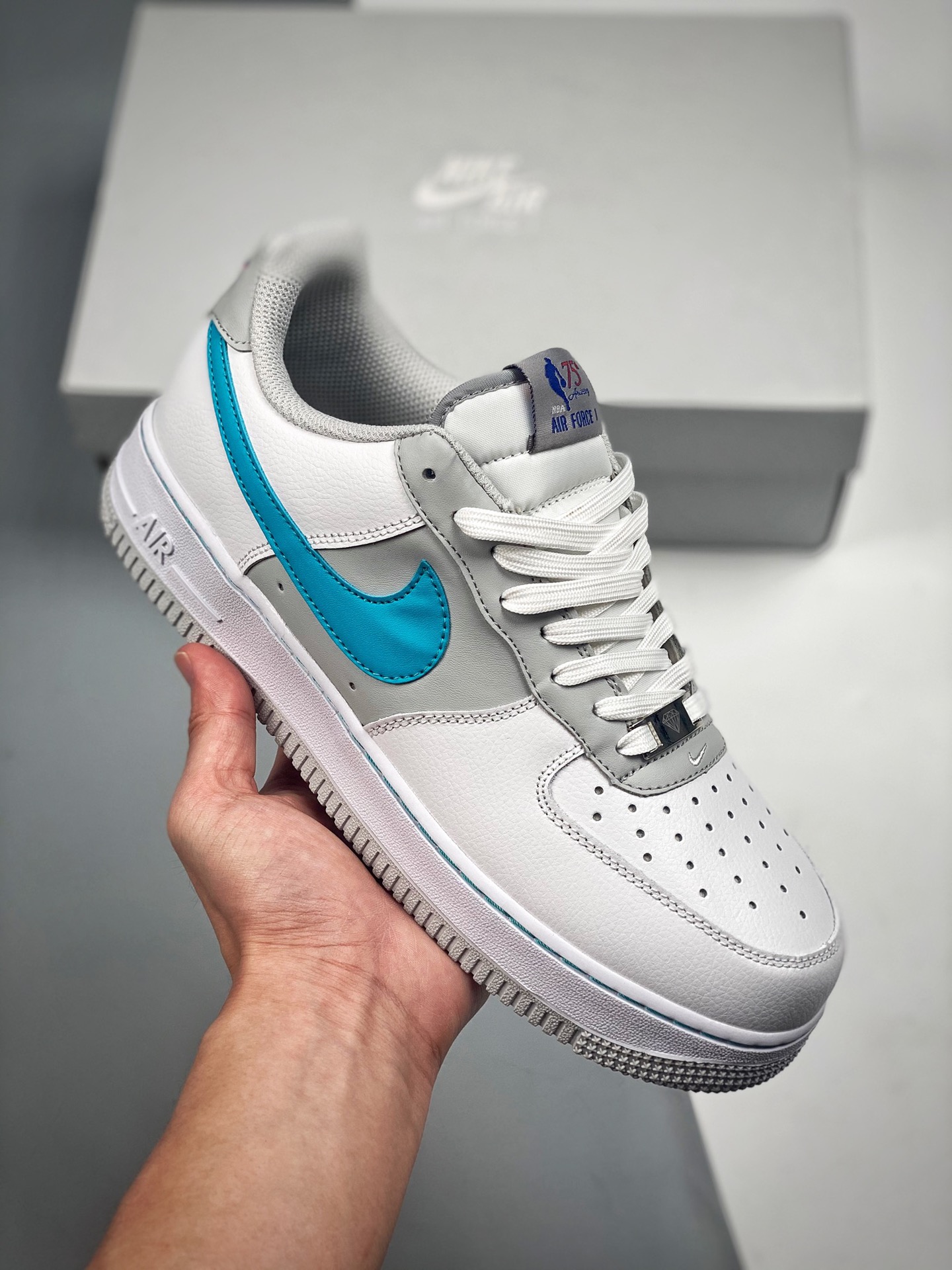 NBA x Nike Air Force 1 Low blanco amarillo azul, horma y plantilla originales para un estilo auténtico de Air Force, en…