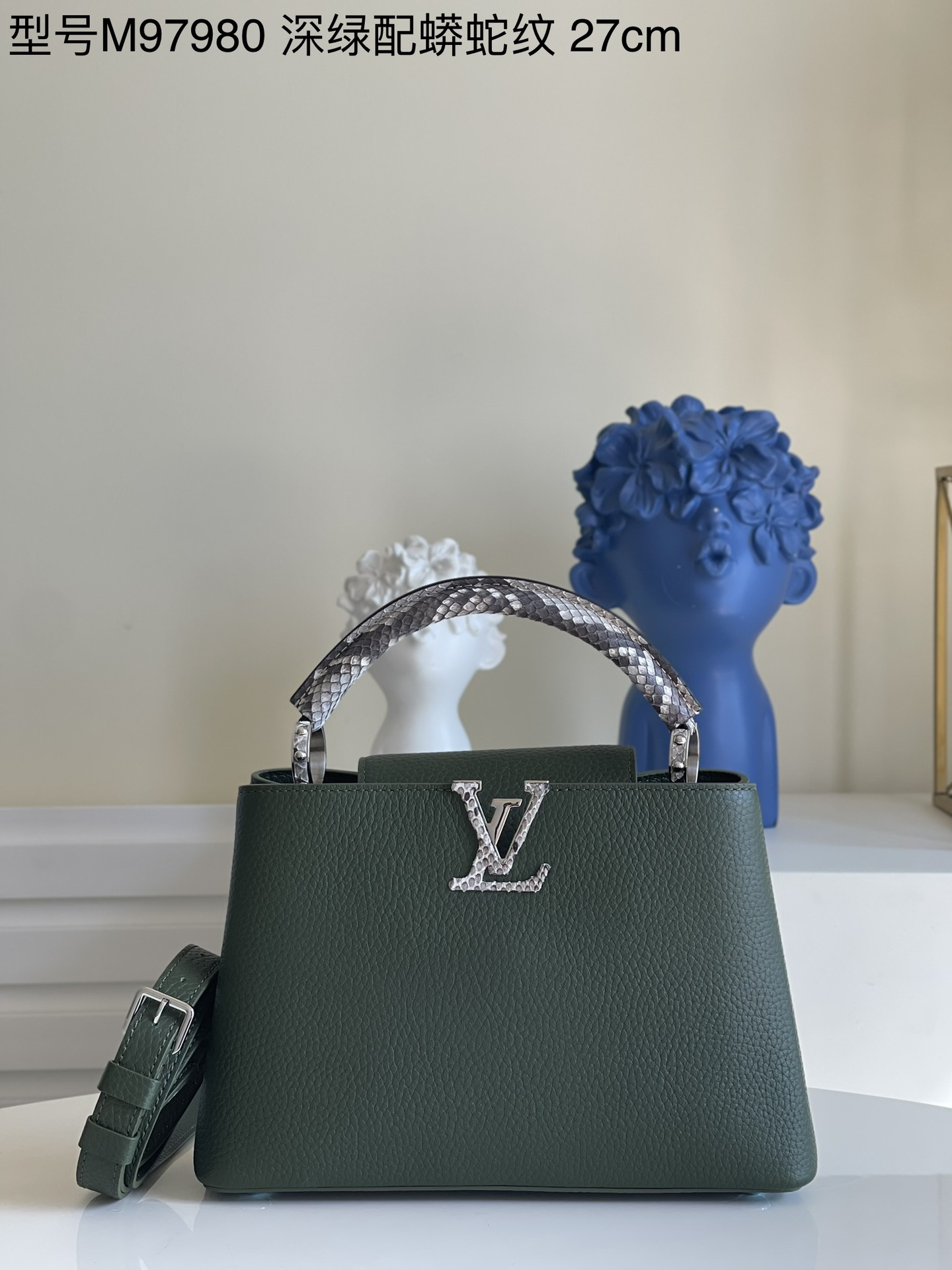NO:397881,【Exclusive real photo M97980 dark green with python pattern small】 Capucines BB handbag imported from France, shiny metal trim, unique Capucines cover can be included in the bag to display letter logos, and can be turned outward, presenting Monogram Flower pattern size: 27 x 18 x 9cm kl.,LV【original leather】,louis vuitton,cowhide19860909【独家实拍M97980 深绿配蟒蛇纹 小号】 Capucines BB手袋 法国进口小牛皮,闪亮的金属饰件,特有的Capucines搭盖既可收入包内展示字母标识,又可外翻 呈现Monogram Flower图案 size:27 x 18 x 9cm kl.,LV【原厂皮】,louis vuitton,cowhide,Bag