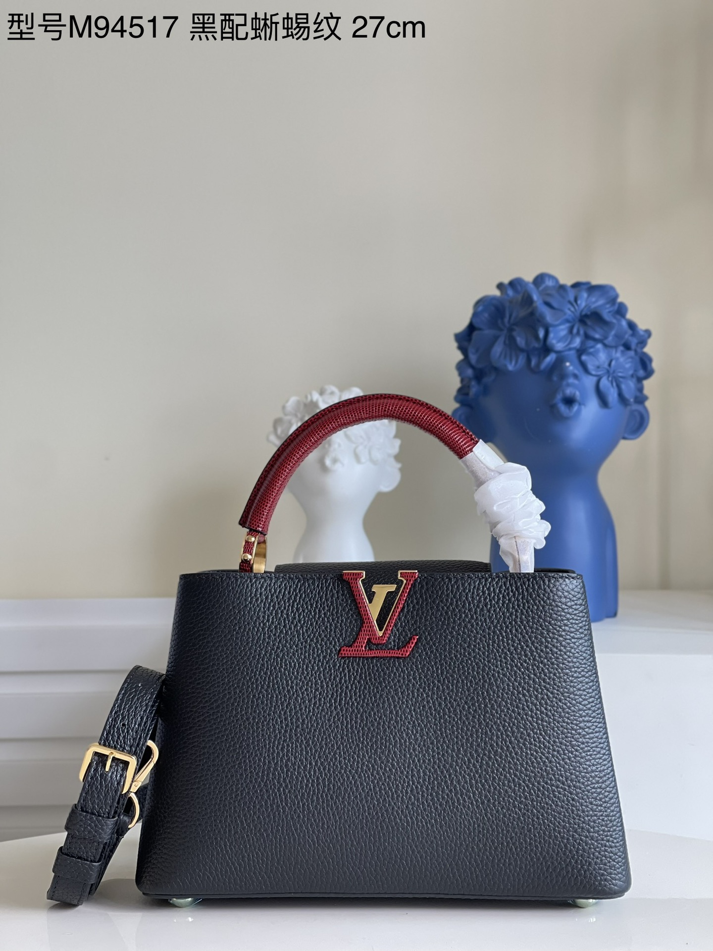 NO:397882,【Exclusive real photo M94517 black with lizard pattern small】 Capucines BB handbag imported from France, shiny metal trim, unique Capucines cover can be included in the bag to display letter logos, and can be turned outward, presenting Monogram Flower pattern size: 27 x 18 x 9cm kl.1150, LV【original leather】, louis vuitton, cowhide19860909【独家实拍M94517 黑配蜥蜴纹 小号】 Capucines BB手袋 法国进口小牛皮,闪亮的金属饰件,特有的Capucines搭盖既可收入包内展示字母标识,又可外翻 呈现Monogram Flower图案 size:27 x 18 x 9cm kl.1150,LV【原厂皮】,louis vuitton,cowhide,Bag