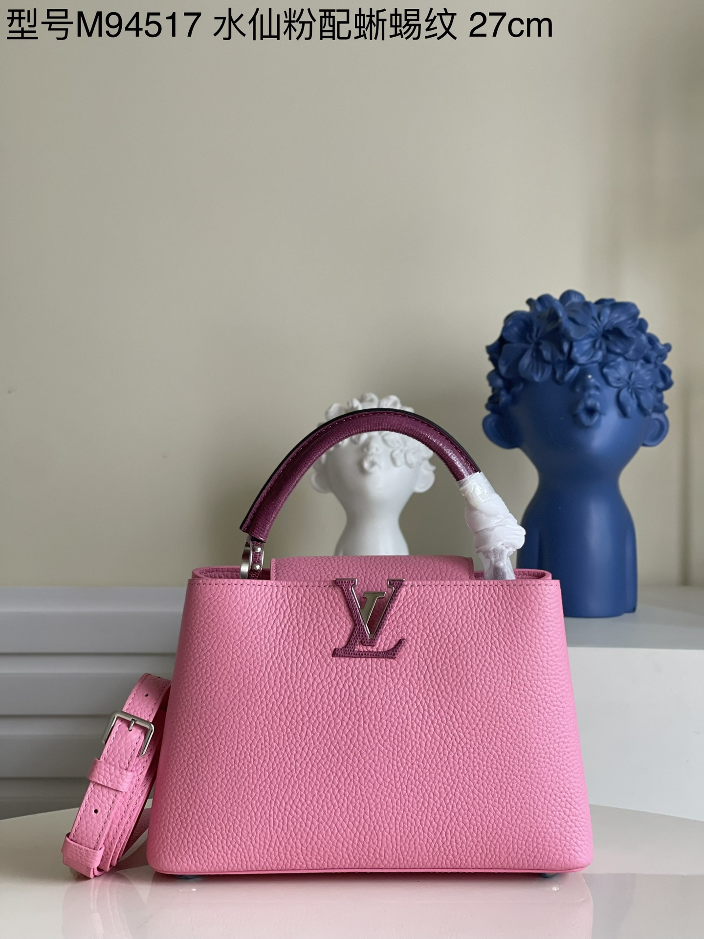 NO:397884,【Exclusive real photo of M94517 daffodil powder with lizard pattern small】 Capucines BB handbag imported from France, shiny metal trim, unique Capucines cover can be included in the bag to display letter logos, and can be turned outward, presenting Monogram Flower pattern size: 27 x 18 x 9cm kl.1150, LV【original leather】, louis vuitton, cowhide19860909【独家实拍M94517水仙粉配蜥蜴纹 小号】 Capucines BB手袋 法国进口小牛皮,闪亮的金属饰件,特有的Capucines搭盖既可收入包内展示字母标识,又可外翻 呈现Monogram Flower图案 size:27 x 18 x 9cm kl.1150,LV【原厂皮】,louis vuitton,cowhide,Bag