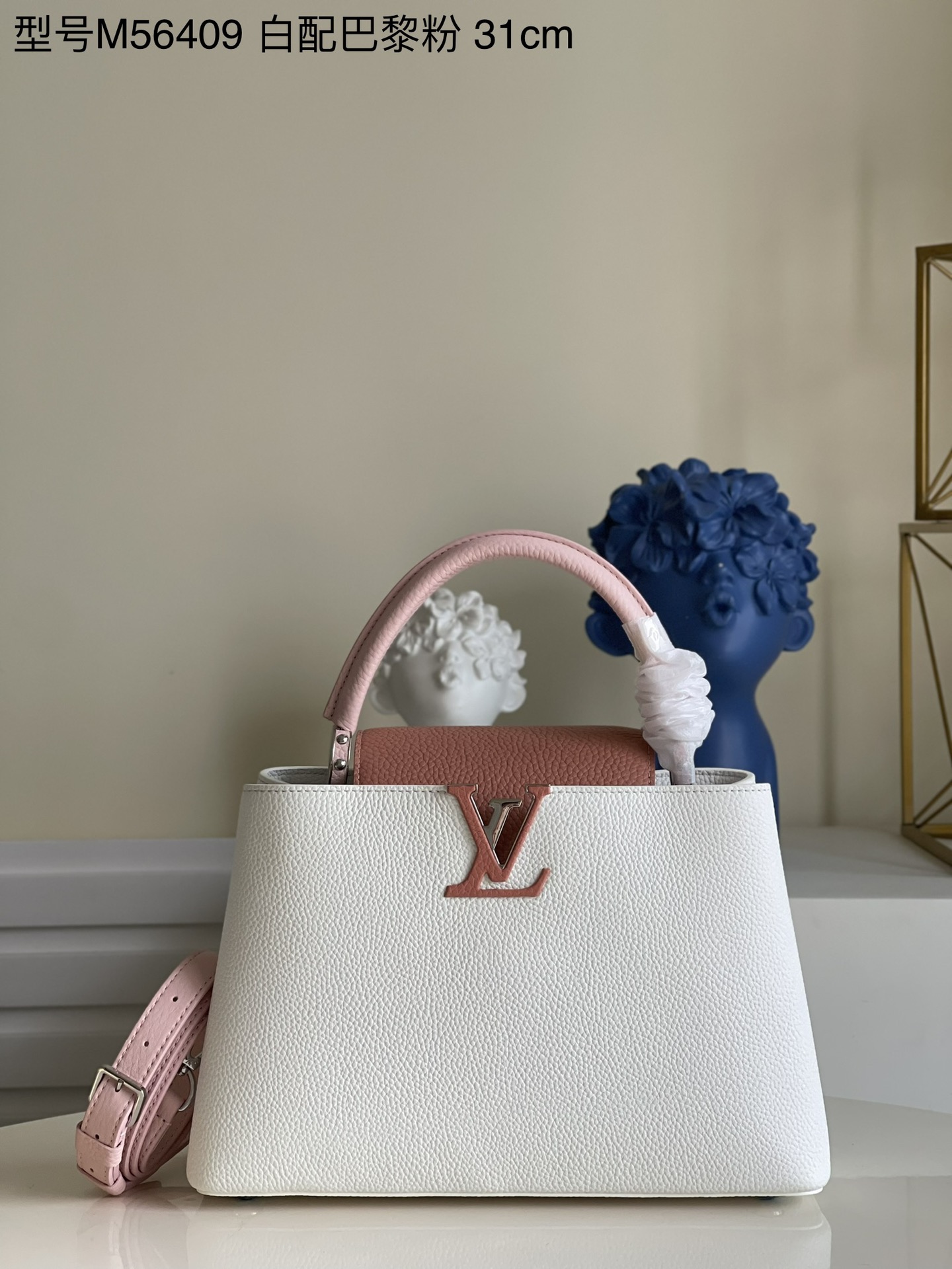NO:397890,【Exclusive real photo M56409 white with Paris powder medium】 Capucines MM handbag imported from France, shiny metal trim, unique Capucines cover can be included in the bag to display letter logos, and can be turned outward, presenting Monogram Flower pattern size: 31.5 x 20 x 11cm kl.1250, LV [original leather], louis vuitton, cowhide19860909【独家实拍M56409 白配巴黎粉 中号】 Capucines MM手袋 法国进口小牛皮,闪亮的金属饰件,特有的Capucines搭盖既可收入包内展示字母标识,又可外翻 呈现Monogram Flower图案 size:31.5 x 20 x 11cm kl.1250,LV【原厂皮】,louis vuitton,cowhide,Bag