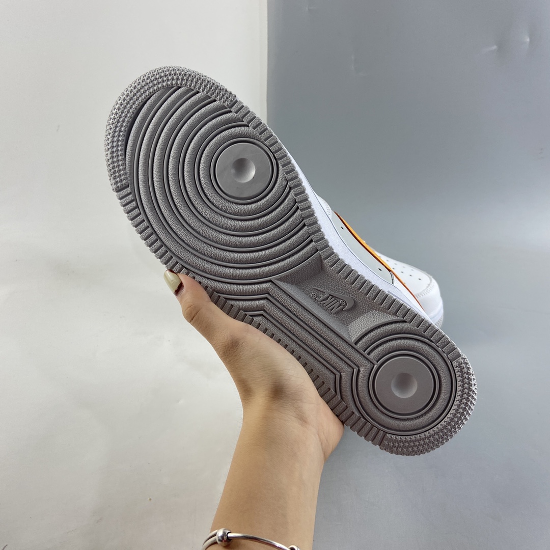 P220  NIKE Air Force 1 空军一号低帮运动休闲板鞋 DC8874-100