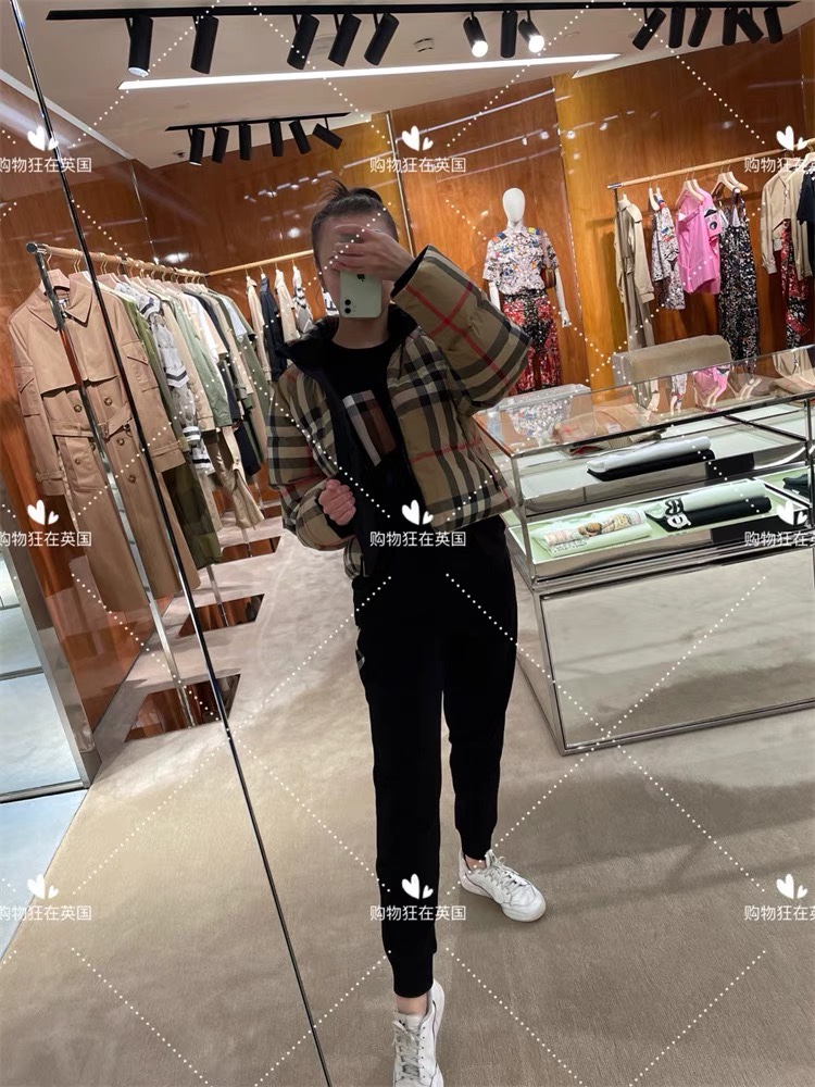 Top-grade Burberry plaid women's down jacket. Filled with 90% premium down for excellent warmth. High-density polyester with quilted design. Stand collar, zipper, and pockets. Sizes: S, M, L.-Big cat