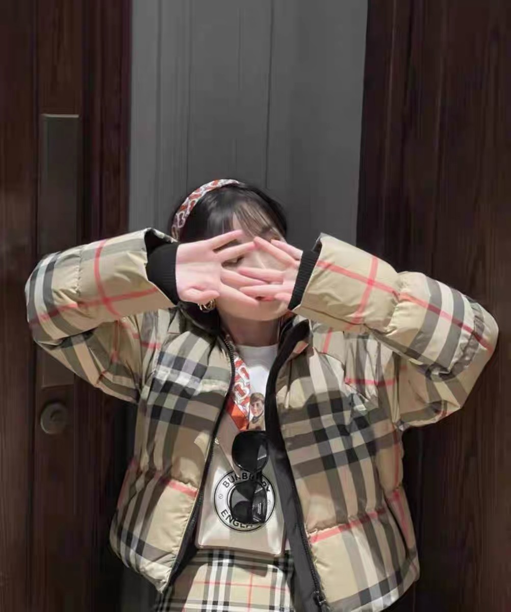 Top-grade Burberry plaid women's down jacket. Filled with 90% premium down for excellent warmth. High-density polyester with quilted design. Stand collar, zipper, and pockets. Sizes: S, M, L.-Big cat