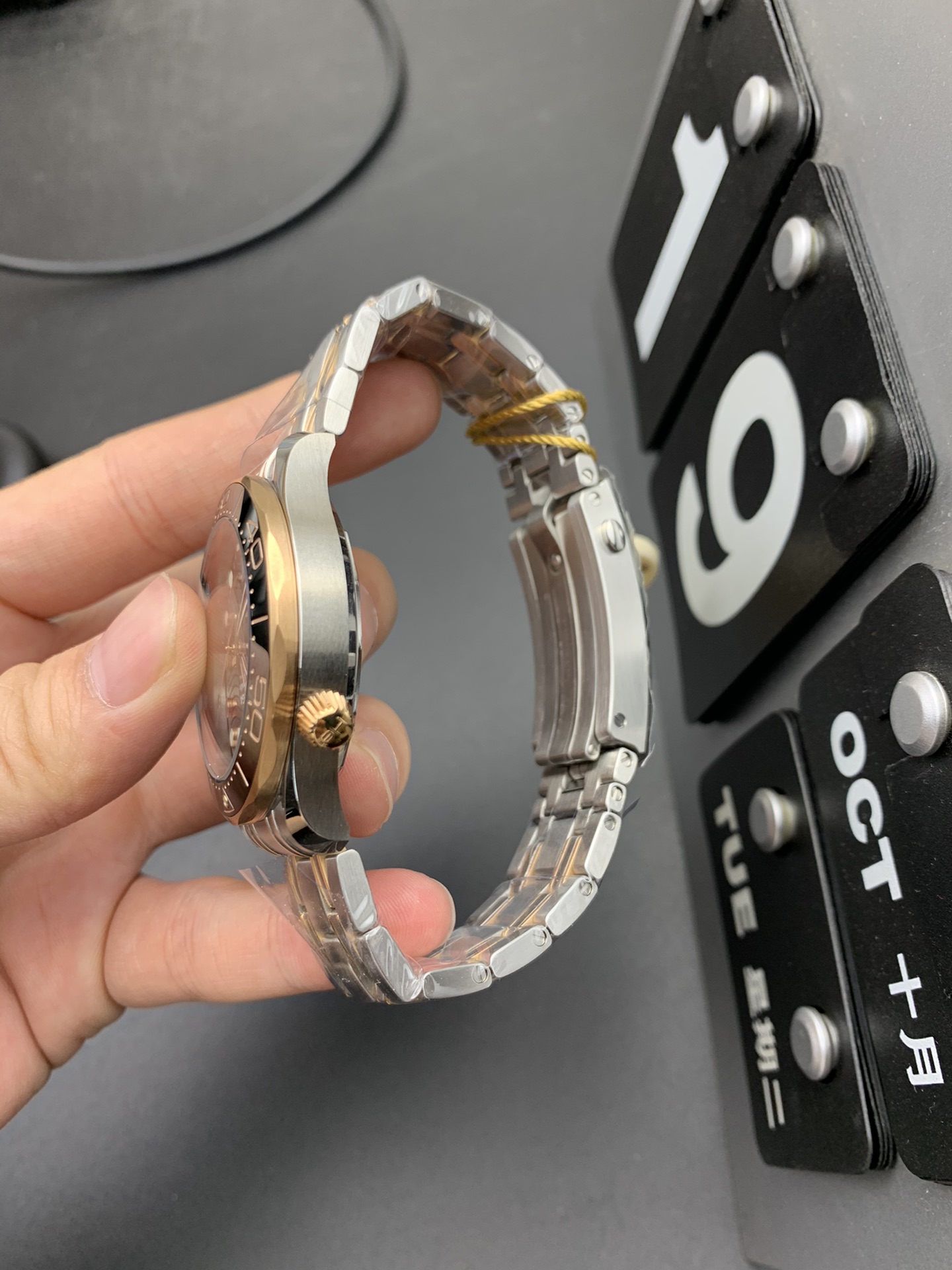 Omega OR 间玫金海马