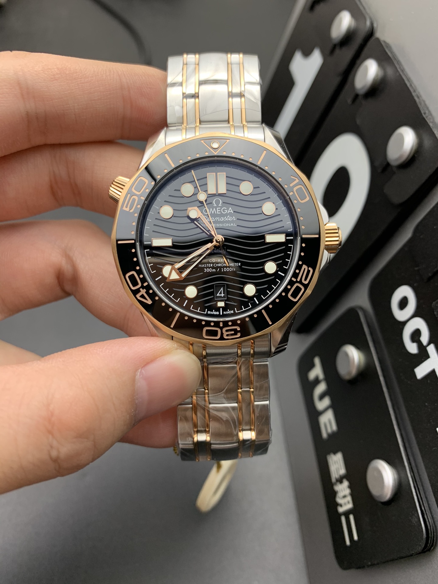 Omega OR 间玫金海马