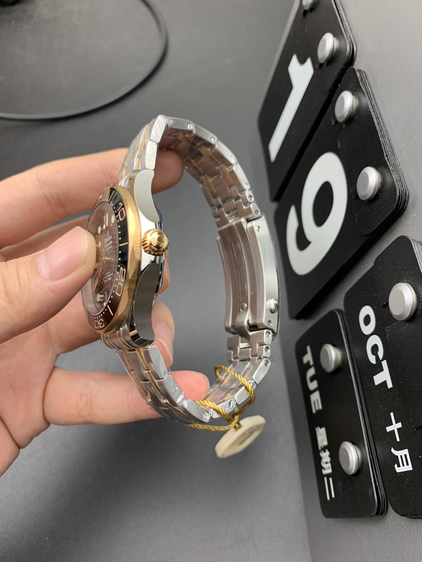 Omega OR 间玫金海马