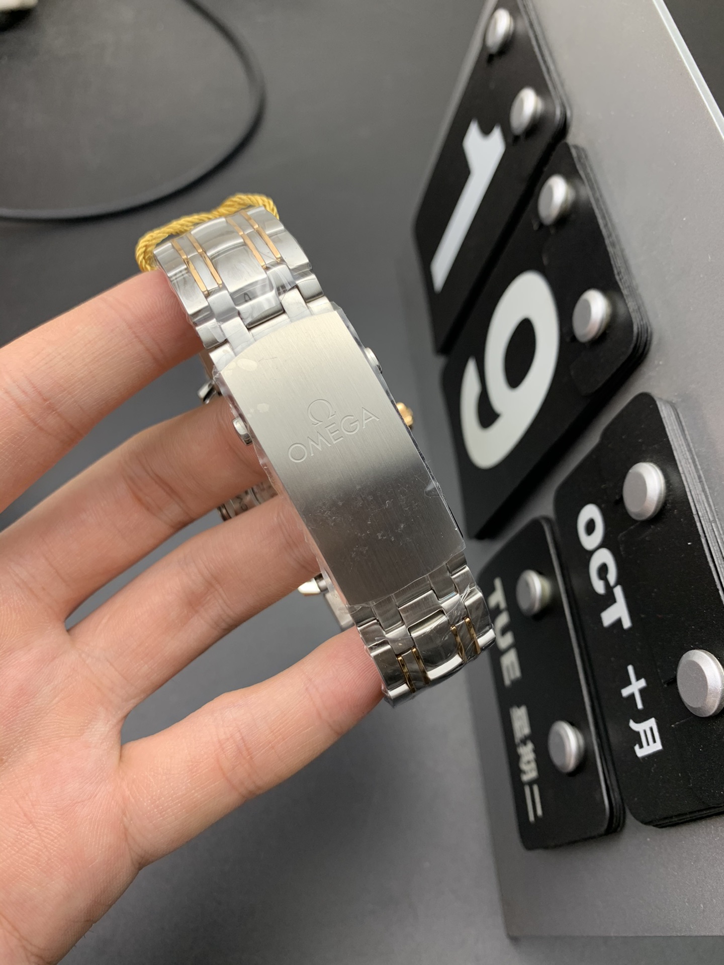 Omega OR 间玫金海马