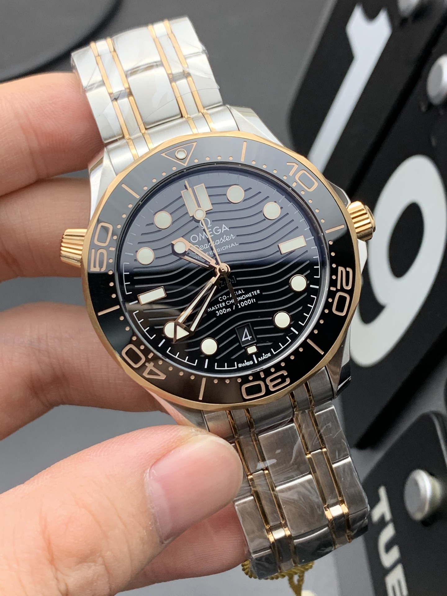 Omega OR 间玫金海马