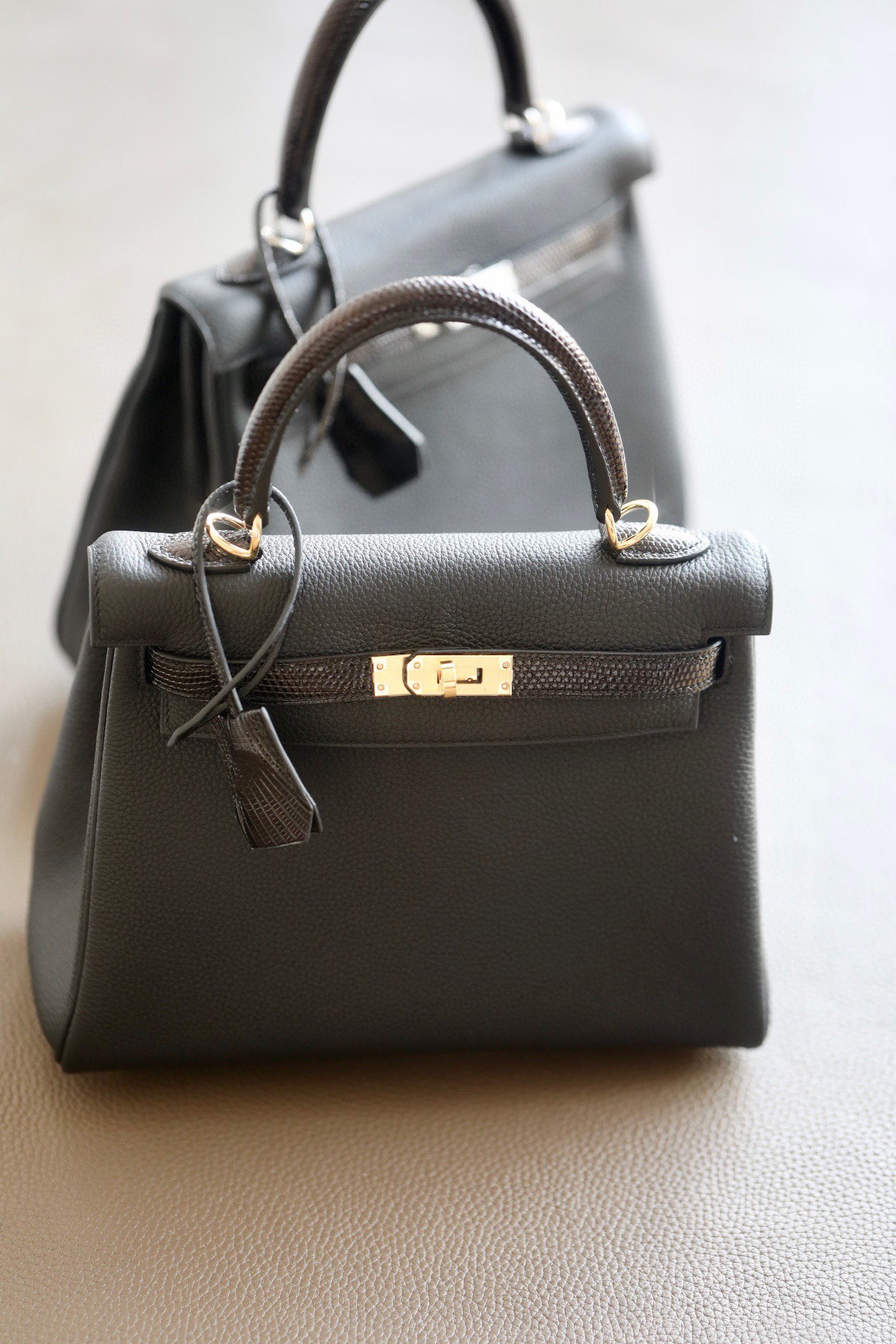 Hermes Kelly Handbags Crossbody & Shoulder Bags Calfskin Cowhide