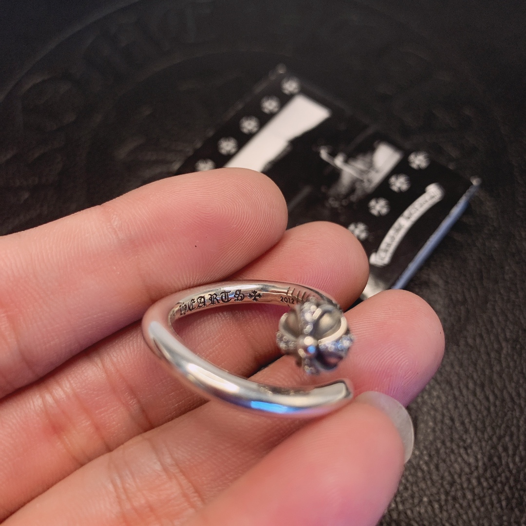 Chrome Hearts 克罗心Chrome hearts 十字镶石圆头钉子戒指