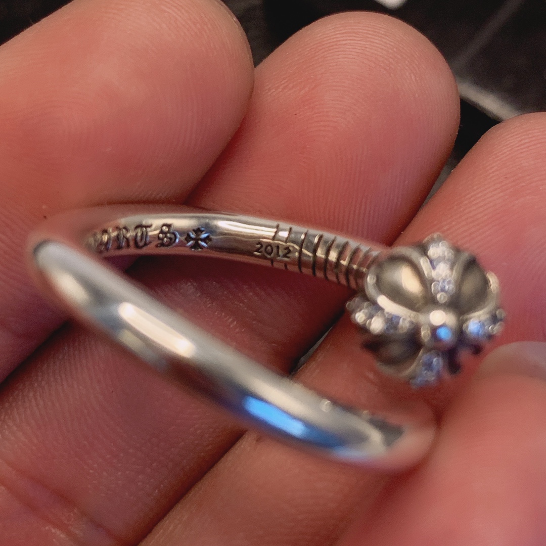 Chrome Hearts 克罗心Chrome hearts 十字镶石圆头钉子戒指
