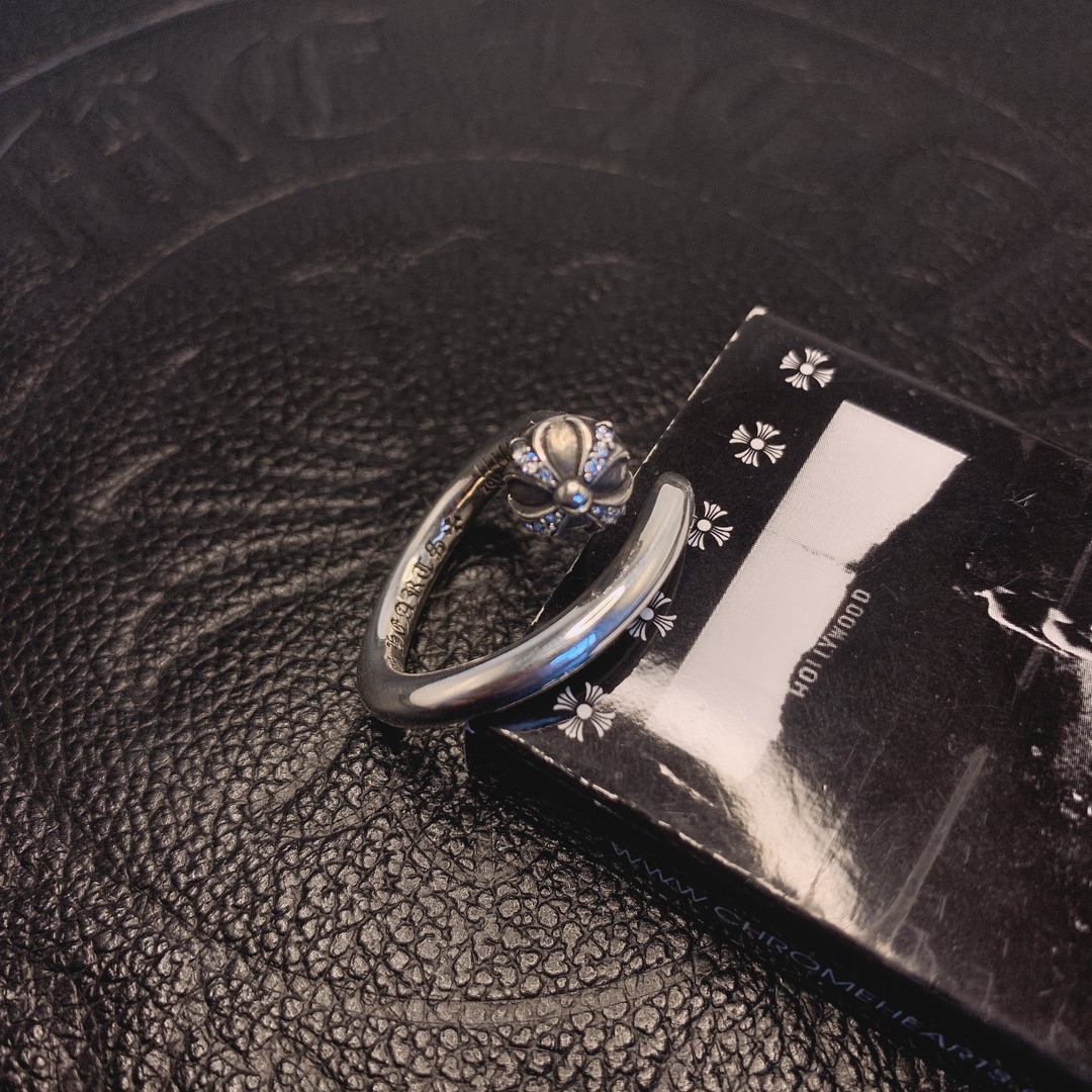Chrome Hearts 克罗心Chrome hearts 十字镶石圆头钉子戒指