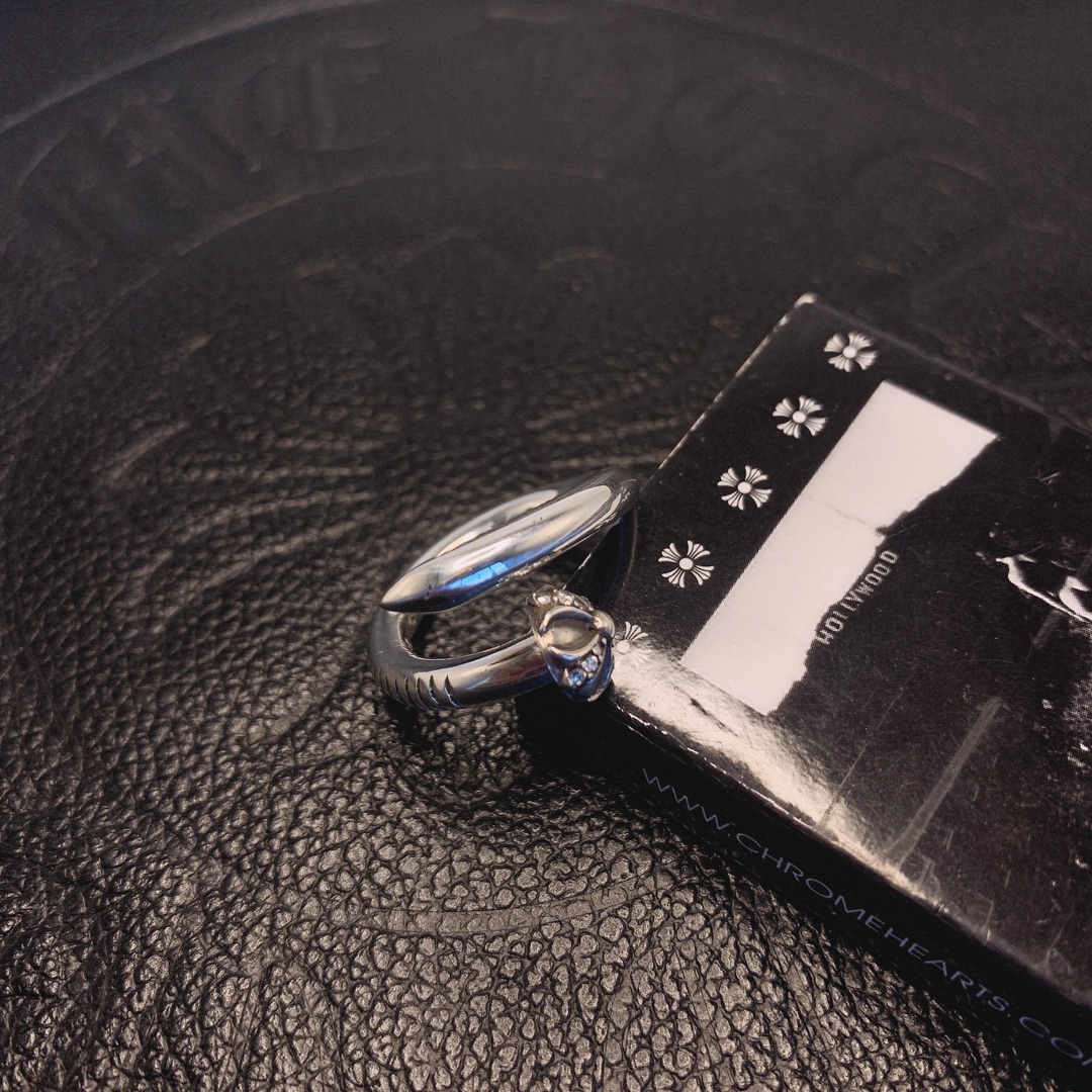 Chrome Hearts 克罗心Chrome hearts 十字镶石圆头钉子戒指